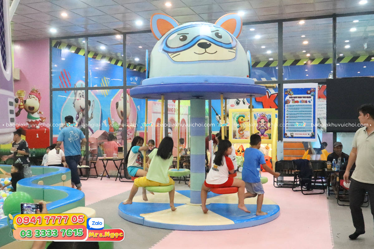 Đu quay Mèo Vũ Trụ 