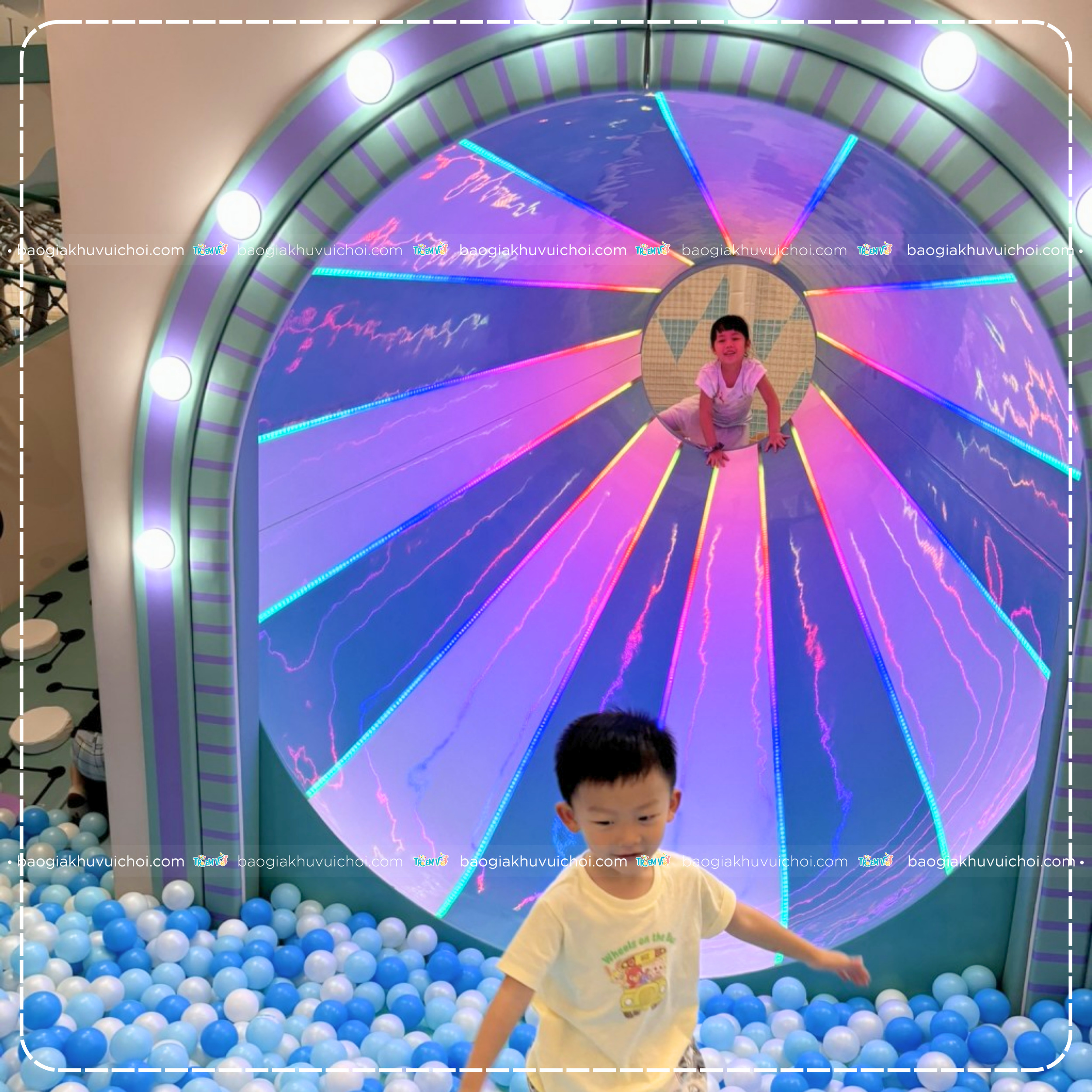 Ống trượt loa khu vui chơi tone xanh dương dịu mắt 