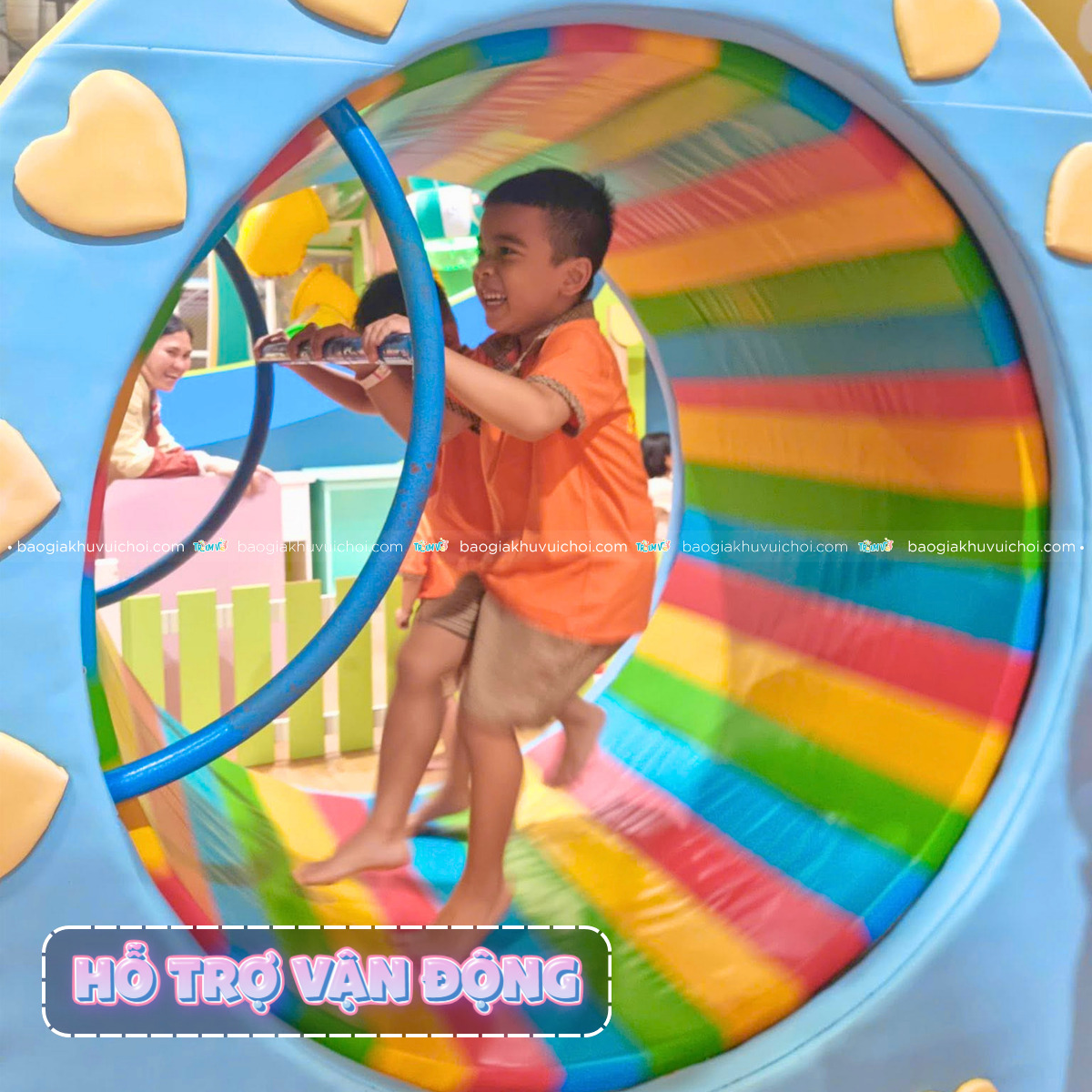 Bé được rèn luyện khả năng vận động